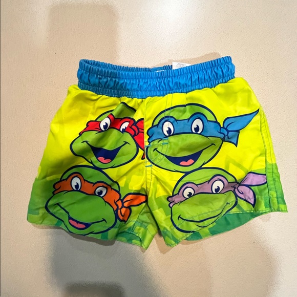 Boys 12 months swim bundle (8 pieces) rash guards and trunks - Picture 7 of 9